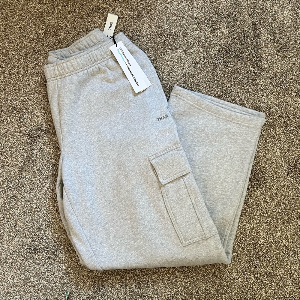 NWT TNA Cargo Sweatpants Cozy Fleece Mega Fit